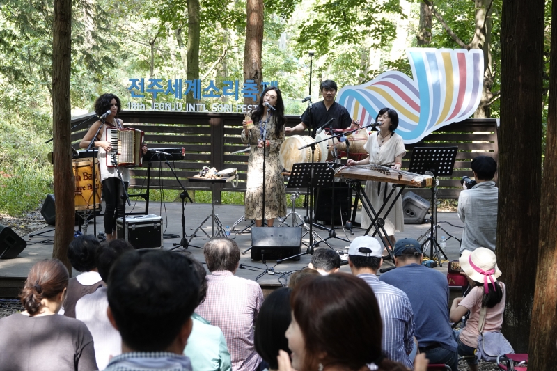 [월드뮤직워크숍] 앙상블 셀레네 (아르헨티나, 일본, 한국)_10.04(금) 11:00 편백나무숲(오송제)