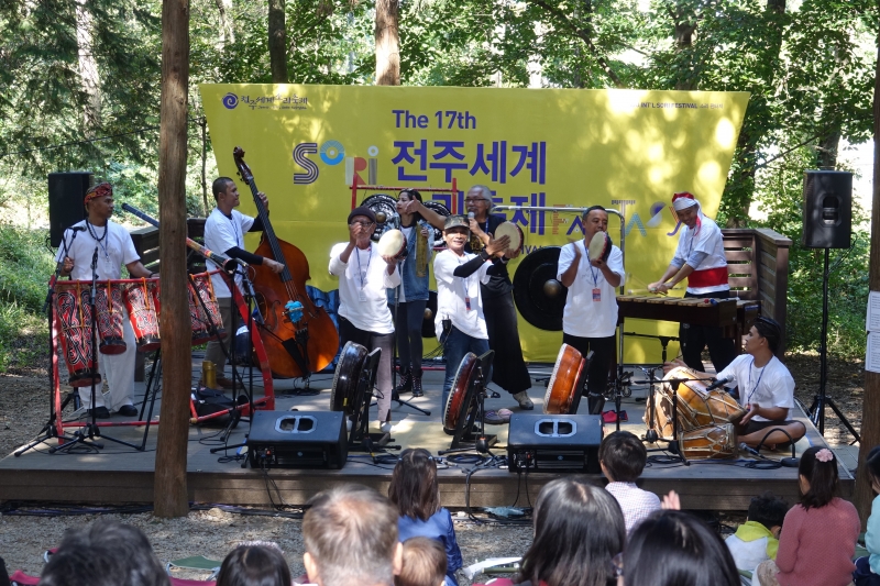 월드뮤직워크숍_이노 앙상블(인도네시아)_10.4.(목) 11:00 편백나무숲